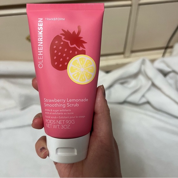 OLE HENRIKSEN Strawberry Lemonade Smoothing Scrub - Picture 1 of 3